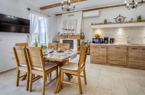 Smrika House | Stunning private villa for 4 guests with A/C, WIFI, TV, terrace and pets allowed
