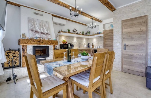 Smrika House | Stunning private villa for 4 guests with A/C, WIFI, TV, terrace and pets allowed