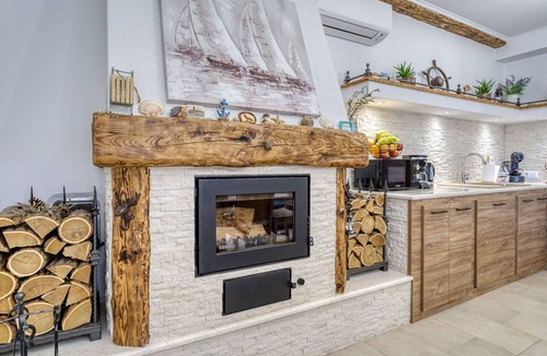 Smrika House | Stunning private villa for 4 guests with A/C, WIFI, TV, terrace and pets allowed