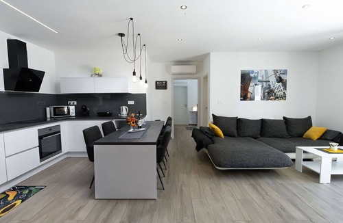 Stanisovi House | Stunning private villa for 4 people with WIFI, private pool, A/C, TV and terrace