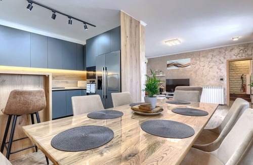 Pinezici House | Stunning private villa with hot tub, WIFI, private pool, A/C, TV, terrace and pets allowed