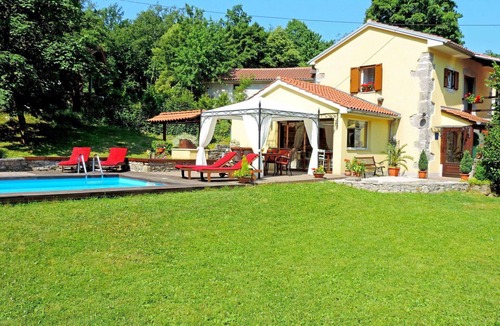 Matulji House | Stunning private villa with A/C, private pool, hot tub, WIFI, TV, patio and pets allowed