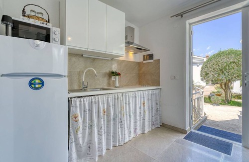 Ika House | Stunning villa for 10 guests with WIFI, A/C, TV and terrace