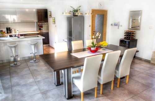 Pobri House | Stunning villa for 10 guests with A/C, WIFI, private pool, hot tub, TV and patio