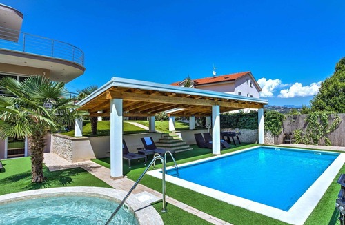 Pobri House | Stunning villa for 10 guests with A/C, WIFI, private pool, hot tub, TV and patio