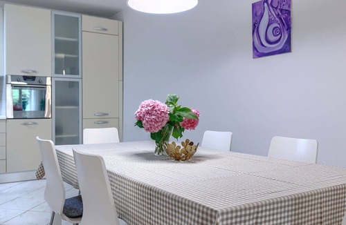 Topid House | Stunning villa for 6 guests with A/C, WIFI, private pool, TV and terrace