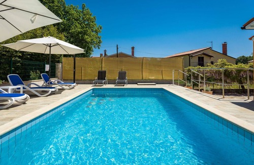 Marceljani House | Stunning villa for 8 guests with A/C, WIFI, private pool, TV and terrace