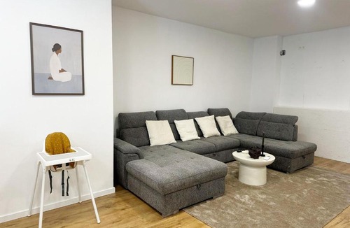 Heilig Kerst Apartment | Stylish 3BR Apt with Living Room in Central Ghent