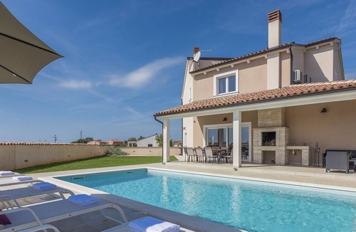 Loborika Cabin | Stylish Villa with pool and fenced garden,ideal for relaxing family holidays