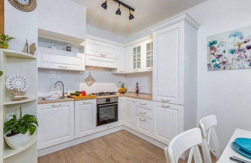 Cepic Villa | Stylish villa with swimming pool and garden