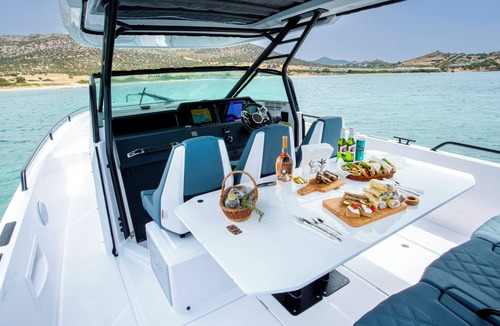 Paros Boat Rental | Sun-Kissed Sailing Adventure in the Stunning Islas Cícladas