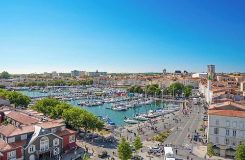 French Atlantic Coast Boat Rental | Sun-Kissed Sailing Adventure in Antiguo Puerto de La Rochelle