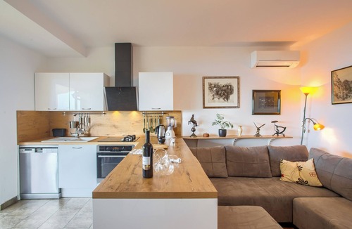 Medulin Apartment | Sun&Sea Apartments A4(4+2) oversees Medulin bay for a relaxing vacation