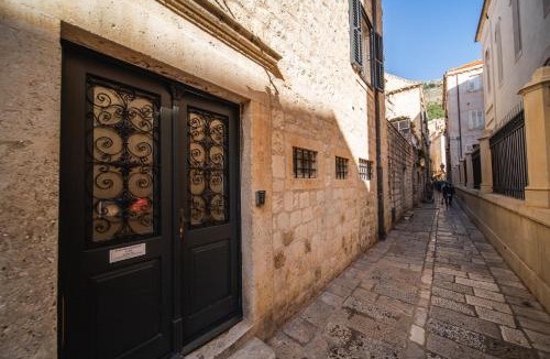 Dubrovnik Old Town Apartment | SUNce Palace Apartments with free offsite parking