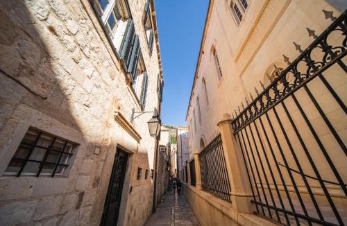 Dubrovnik Old Town Apartment | SUNce Palace Apartments with free offsite parking