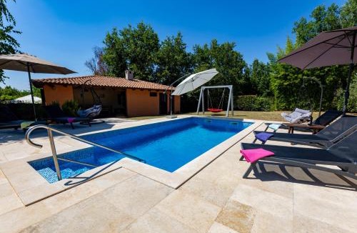 Loborika Villa | Sunny Garden Villa with Pool