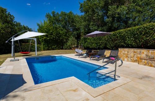 Loborika Villa | Sunny Garden Villa with Pool