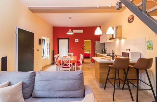 Valdebek House | Sunny villa with private pool and WiFi