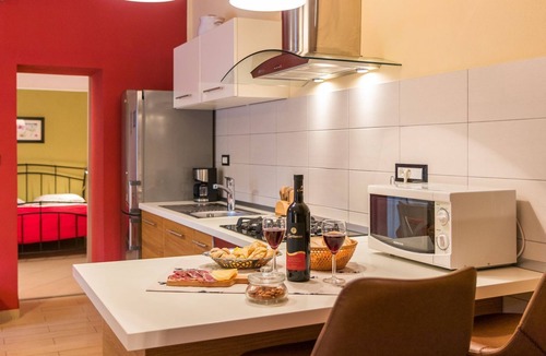 Valdebek House | Sunny villa with private pool and WiFi