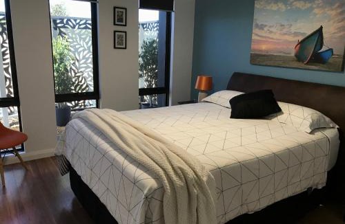 Waggrakine Apartment | Sunset Haven Self-Contained Apartment - 14 mins to city