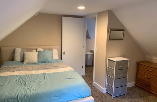 Bogovici House | Super queen 3 perfect for traveling professionals