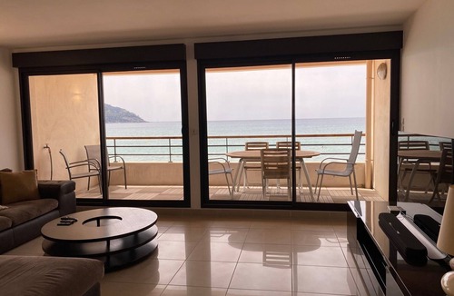 Les Lecques Apartment | SUPERB NEW APPT FRONT DE MER LES LECQUES ST CYR SUR MER