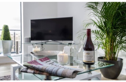 Trumpington Apartment | Tailored Stays - De Havilland House