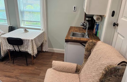 Minneapolis - St. Paul Apartment | Terrific studio space with kitchenette, patio, AC, wifi