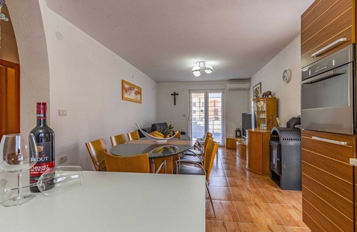 Medulin House | The cottage is suitable for up to 10 people.