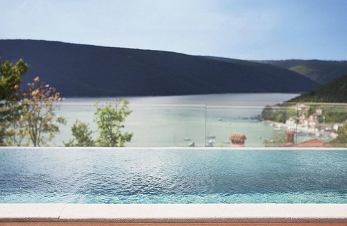 Trget House | The lovely Villa Royal Blue is located in the small, picturesque village of Trget.