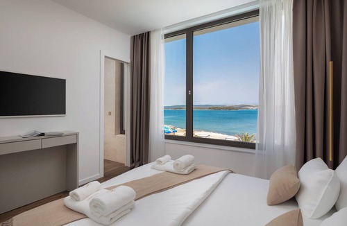 Kraj Resort | The Palms Resort Villa Beach Six with Pool