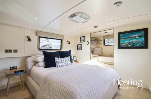 Limehouse Boat Rental | The Pemberley - Luxury 2 Bed Houseboat