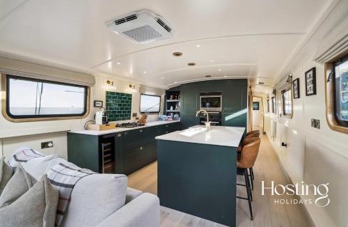 Limehouse Boat Rental | The Pemberley - Luxury 2 Bed Houseboat