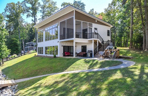 Smith Mountain Lake House | The StarBird: Waterfront with BIG views! LINENS NOW INCLUDED