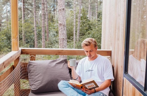 Neeroeteren House | The ultimate tree house experience including hottub