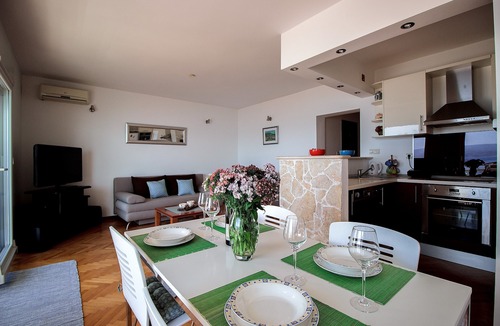 Omis Apartment | The vacation apartment on the sandy beach