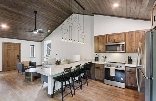 Lake Delton Cabin | The Willow at Treetop Villas