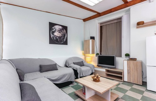 Zurkovo House | This attractive apartment is located in Kostrena, right by the sea and also not far from Crikvenica.