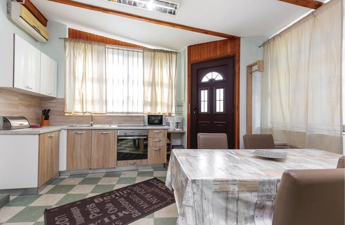 Zurkovo House | This attractive apartment is located in Kostrena, right by the sea and also not far from Crikvenica.