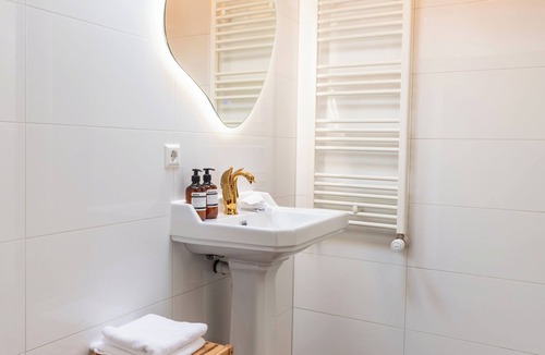 Delft Hotel | This hotel is a 1 bedroom(s), 1 bathrooms, located in Delft, Zuid-Holland.