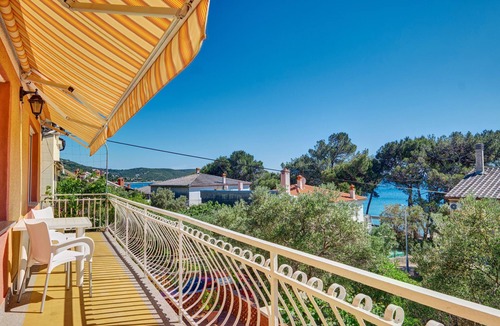 Martinscica Apartment | Three bedroom apartment with balcony and sea view Martinšćica (Cres) (A-23222-a)