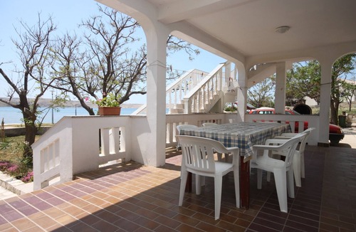Kustici Apartment | Three bedroom apartment near beach Kustići, Pag (A-6355-a)