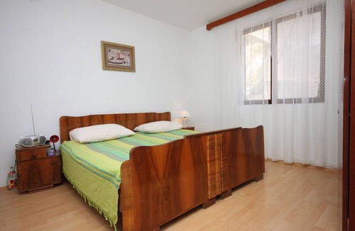 Metajna Apartment | Three bedroom apartment with terrace and sea view Metajna, Pag (A-6423-a)