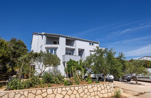 Mandre Apartment | Three bedroom apartment with terrace Mandre (Pag) (A-18839-c)