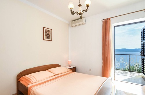 Marusici Apartment | Three bedroom apartment with terrace and sea view Marušići, Omiš (A-10009-b)