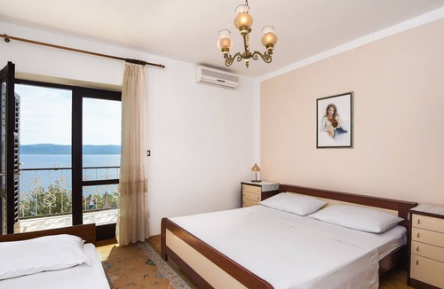 Marusici Apartment | Three bedroom apartment with terrace and sea view Marušići, Omiš (A-10009-b)