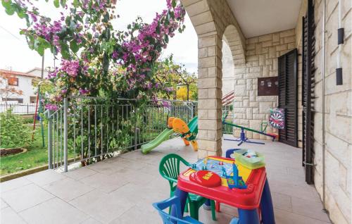 Pomer Apartment | Three-Bedroom Apartment In Medulin