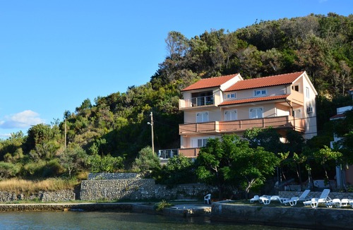 Supetarska Draga Apartment | Three bedroom apartment near beach Supetarska Draga - Donja, Rab (A-17201-b)