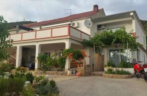 Banjol Apartment | Three bedroom apartment with terrace and sea view Banjol, Rab (A-16647-a)