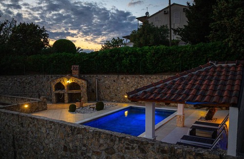 Kampor Apartment | Three bedroom apartment with a swimming pool Kampor, Rab (A-23600-a)